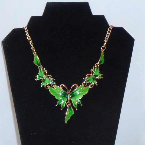 Beautiful GREEN BUTTERFLIES Ncklace & Earrings SET Sparkly Shades o Green Enamel - Picture 4 of 5